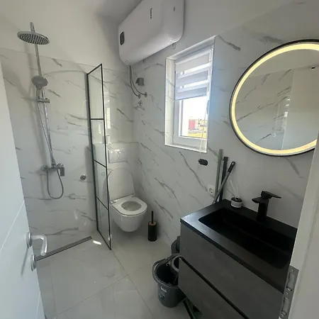 Aparrtment With Rooftop Terrace With Sea View Apartmán